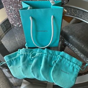 SOLD ON MERC@r!❌❌Tiffany & Co